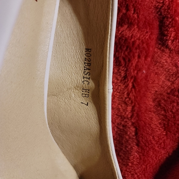 NWOB CLASSIC NUDE KITTEN LOW HEEL ROUND TOE MUST HAVE SHOE SIZE 7 - Picture 15 of 15